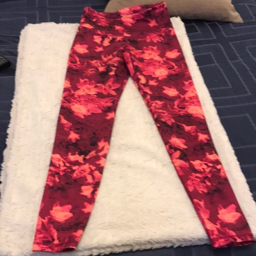 NWOT—-Old Navy workout pants